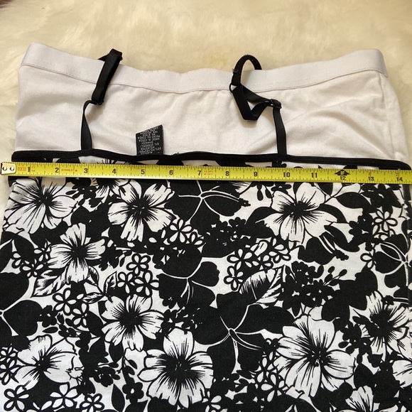 Black & white floral print tank top in size M - Picture 5 of 5